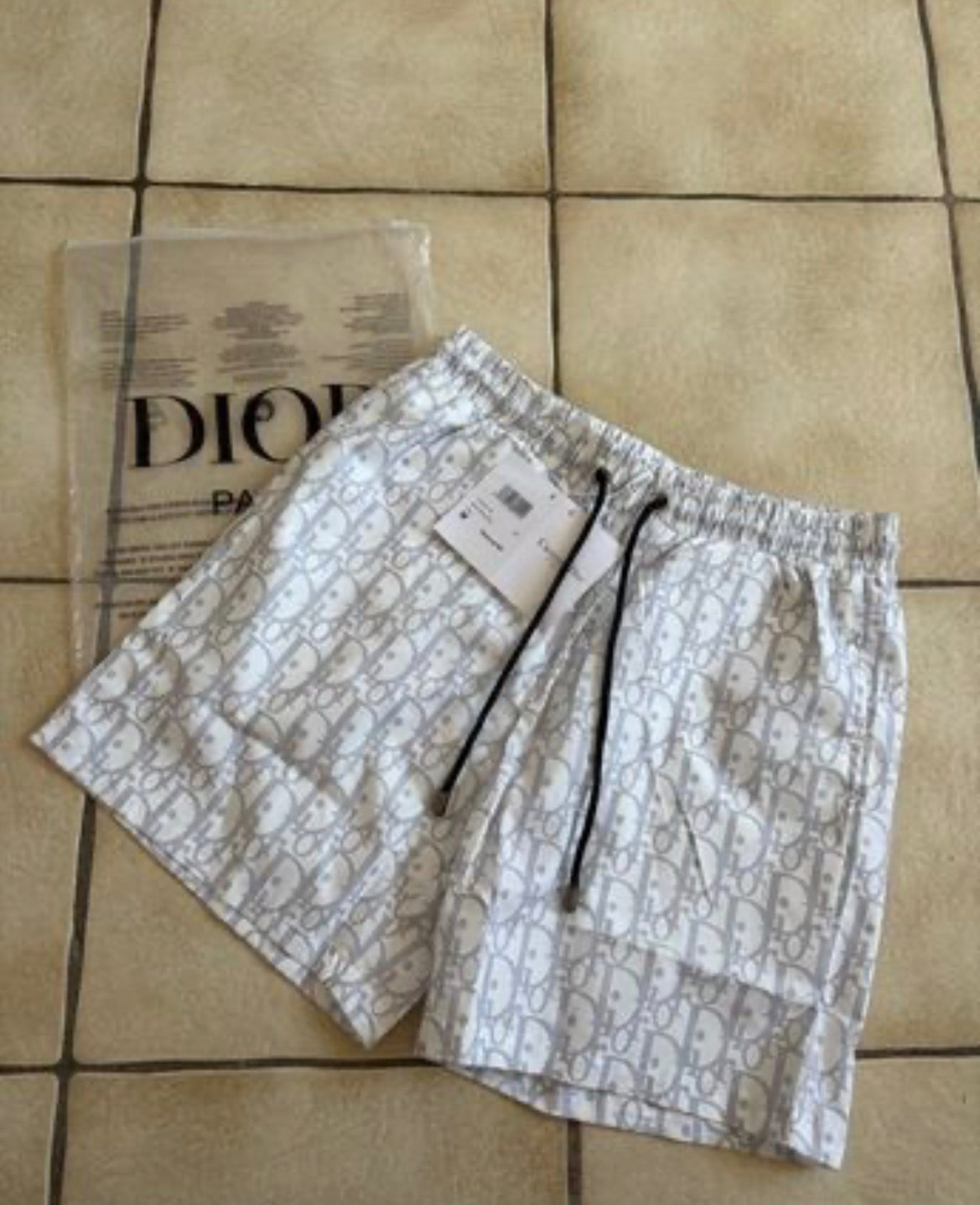 SHORT DIOR
